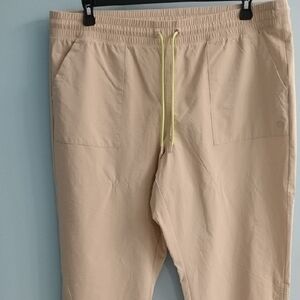 NWOT GAP Womens Beige Capri Pants with Green Accent Drawstring Size XL